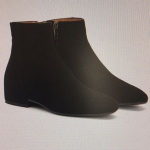 Black suede booties size 7 -  ULYSSAA - Best of Aquatalia